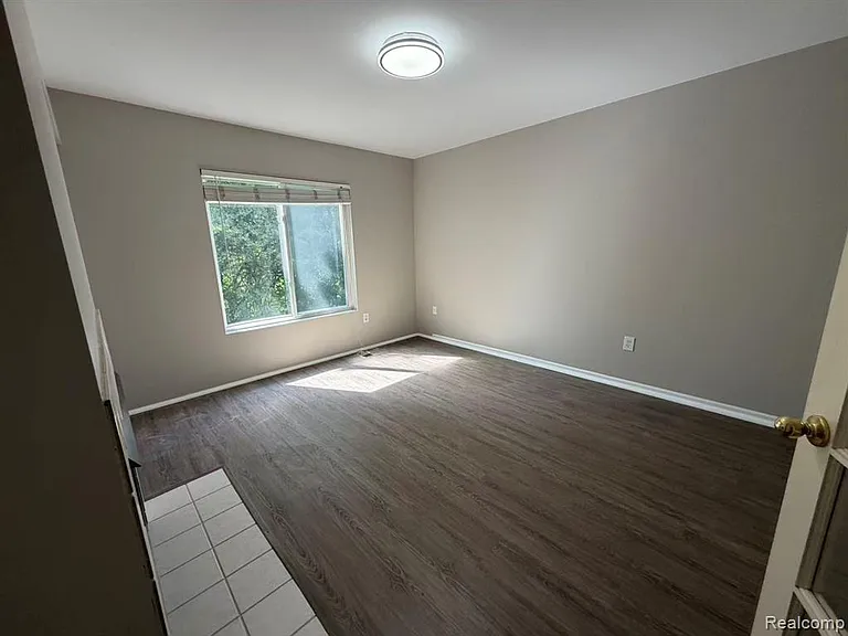 758 Sandalwood Dr — Photo 6