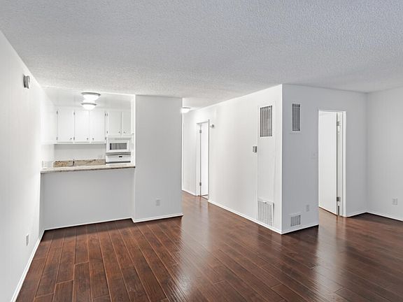 *IMAGES: Model Unit -Vacant units might differ slightly, inquire within for images/video from our manager*