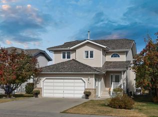 52 W Edge Rd, Cochrane, AB T4C 1L1