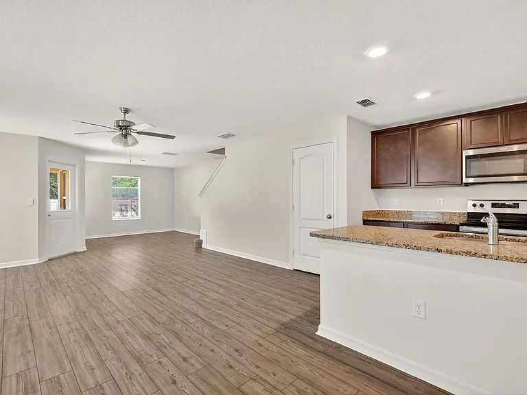 1604 Wynford Cir — Photo 4