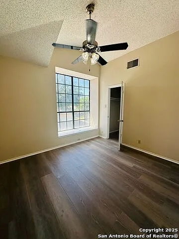 3235 Tree Grove Dr — Photo 16