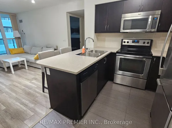 19 Grand Trunk Cres #2507, Toronto, ON M5J 3A3