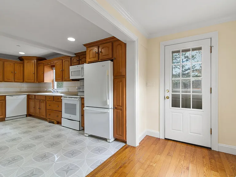 9 Park Ave — Photo 12