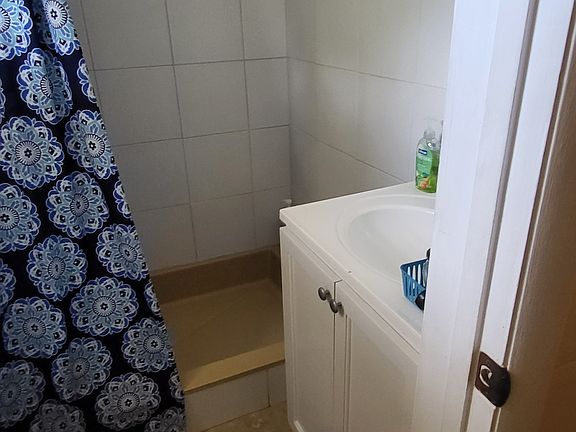 4th image of 331-333 NE 29th St #B