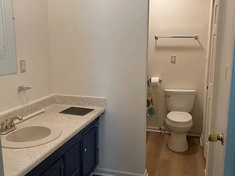 2037 Dewey Dr — Photo 2