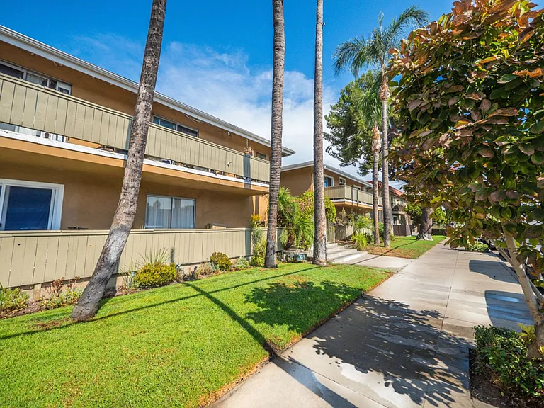 20353 Saticoy St — Photo 26