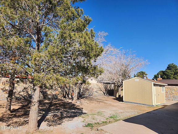 5th image of 901 Carlotta Dr