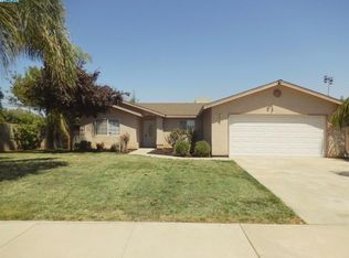 215 E Hickory St, Lindsay, CA 93247