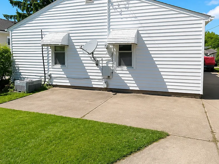 3415 Center Dr — Photo 5