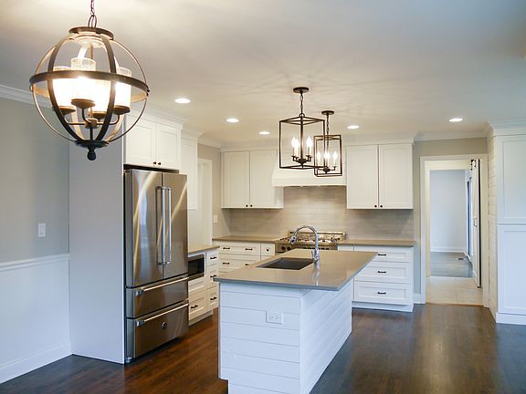 2nd image of 1637 Blackthorn Dr