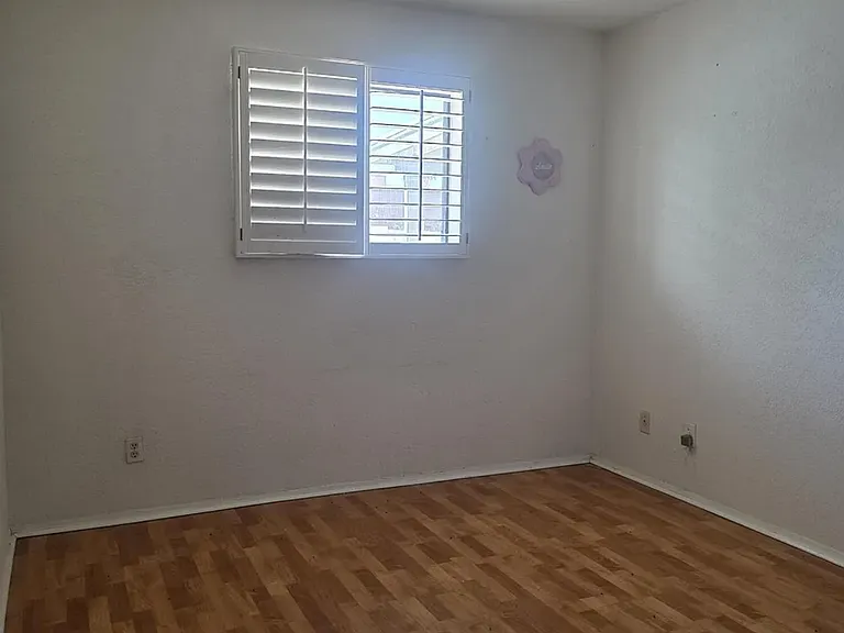 2409 E Jensen St — Photo 13