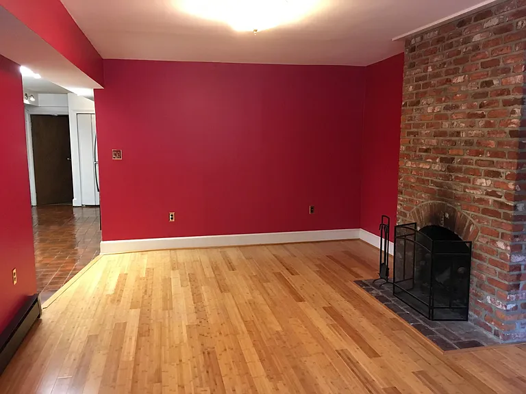 640 E St NE #B — Photo 8