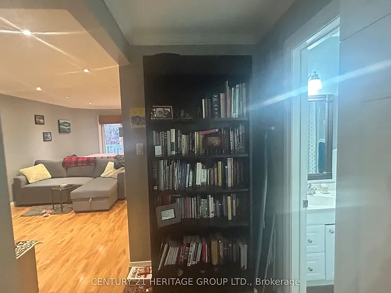 121 Heydon Ave — Photo 15