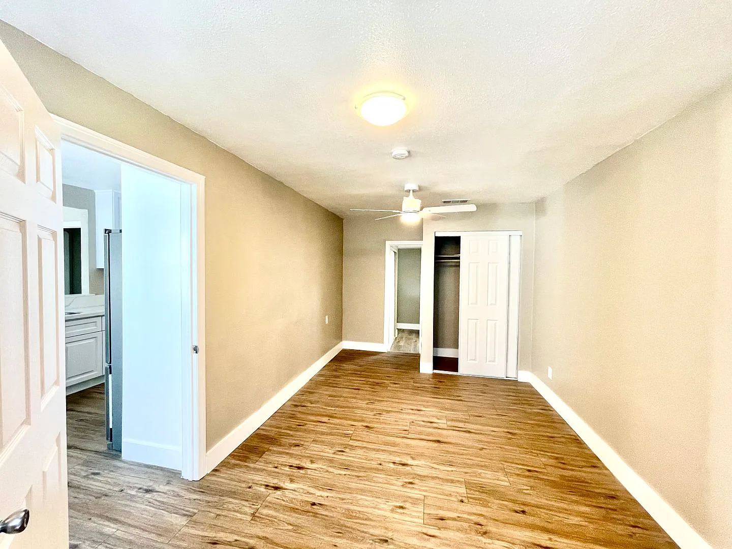 Duplex - Front House in Long Beach — Photo 4
