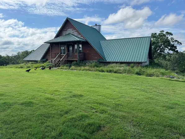 2430 Sunset Rdg, Cave City, AR 72521