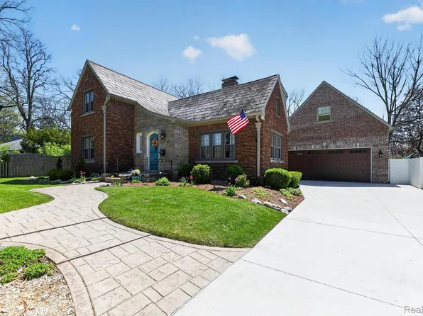 123 Riddle St, Howell, MI 48843