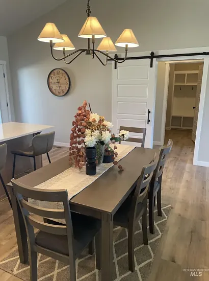 1122 Crestview Dr — Photo 8