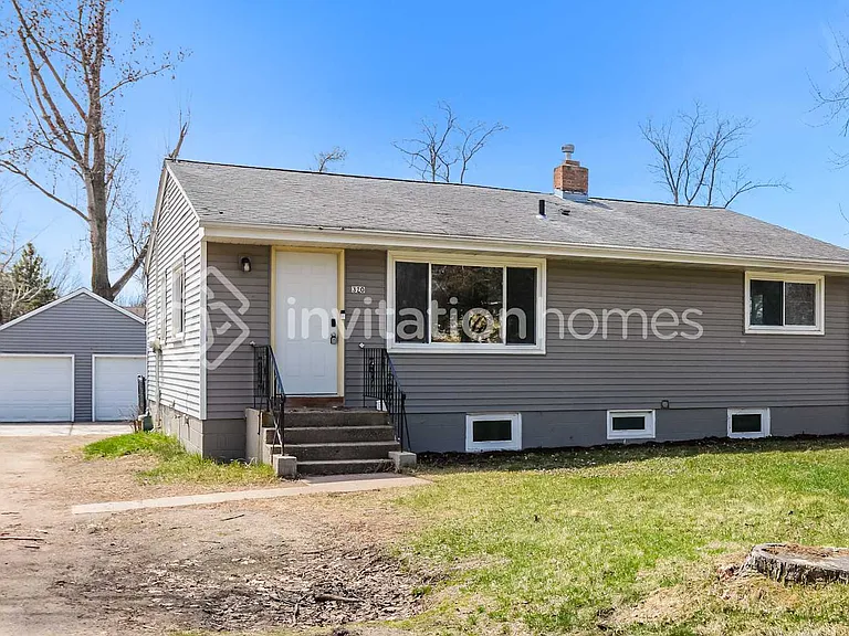 320 Garfield Ave — Photo 1