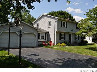 16 Wind Mill Rd, Pittsford, NY 14534
