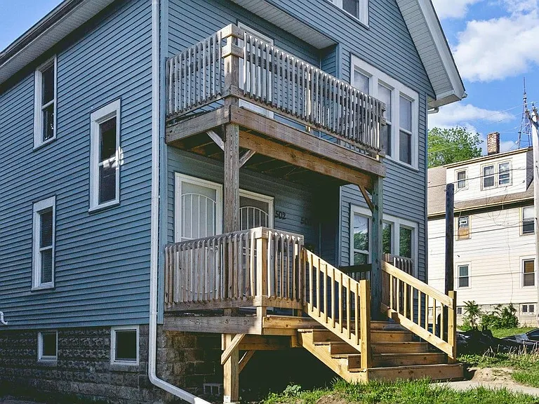 500-502 W Burleigh St #500 — Photo 1