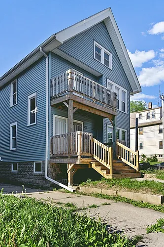 500-502 W Burleigh St #500 Photo 1