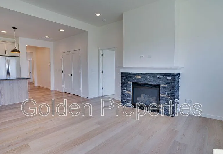 7768 N Girard Cir — Photo 8