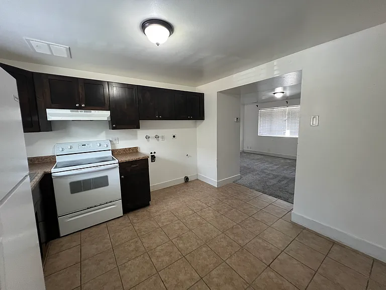648 S 950 W — Photo 4