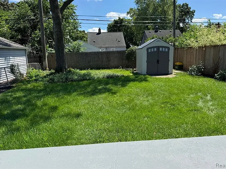 128 Girard Ave — Photo 29