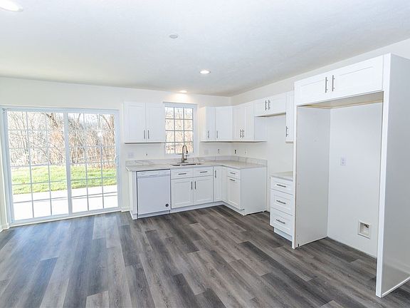 3rd image of 206 Adia Ln