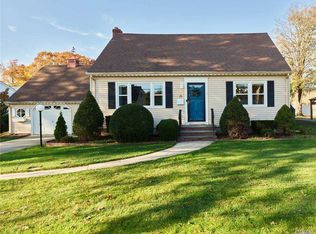 15 Adelaide St, Huntington Station, NY 11746