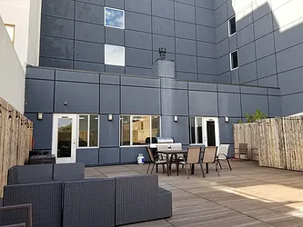 Rented by R New York