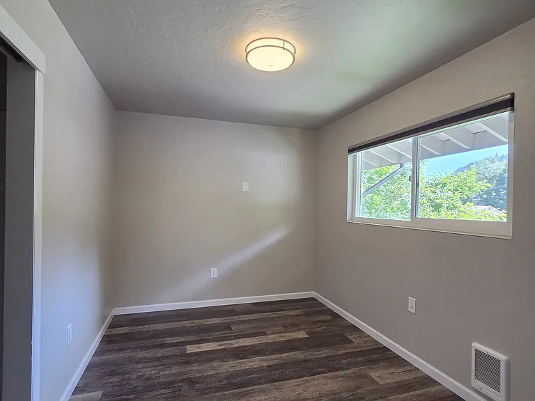 5526 Dunsmuir Ave — Photo 7