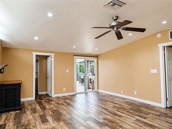 5th image of 1252 E Walnut Ave