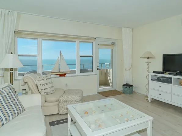 1700 Benjamin Franklin Dr APT 11B, Sarasota, FL 34236