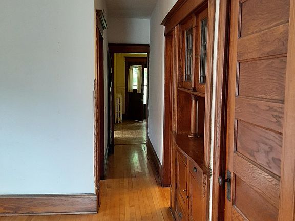 5th image of 15 Barton Ave SE