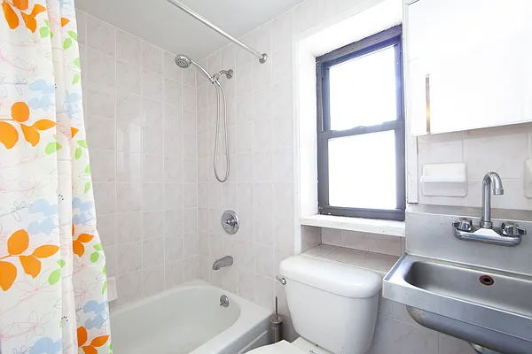 Rented by R New York | media 7