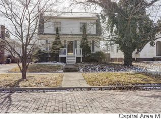 920 W Poplar St, Taylorville, IL 62568