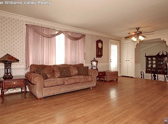 5th image of 10 Deberg Dr