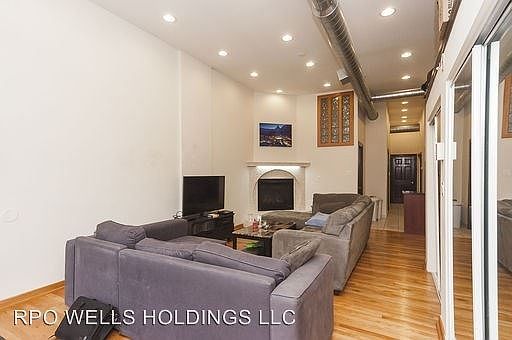 5th image of 546 N Wells St #546 N.