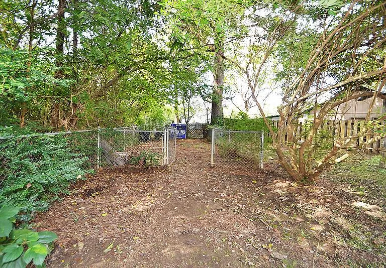 8102 Mee Mee Rd — Photo 35