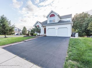 1 Shannon Ct, Howell, NJ 07731