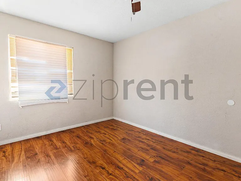 1209 H St — Photo 17