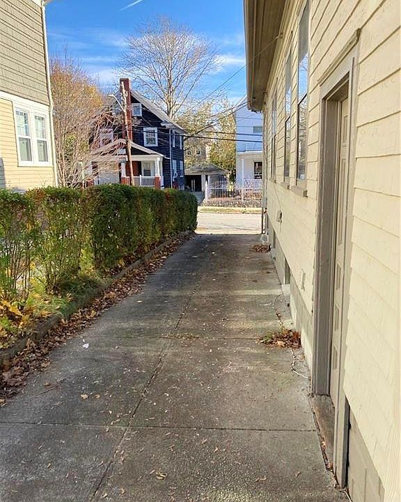 24 Huxley Ave, Providence, RI 02908 Zillow