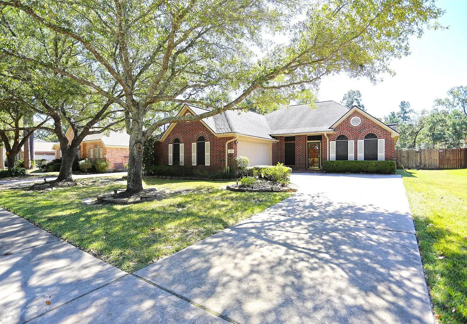 4 bed, 2.5 bath, 2574 sqft, $2,325 — Photo 1