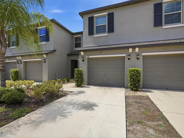 724 Royal Empress Dr — Photo 2