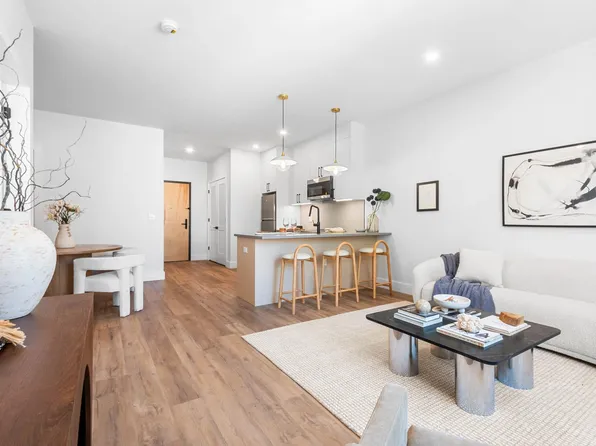 500 Communipaw Avenue image 4 of 9