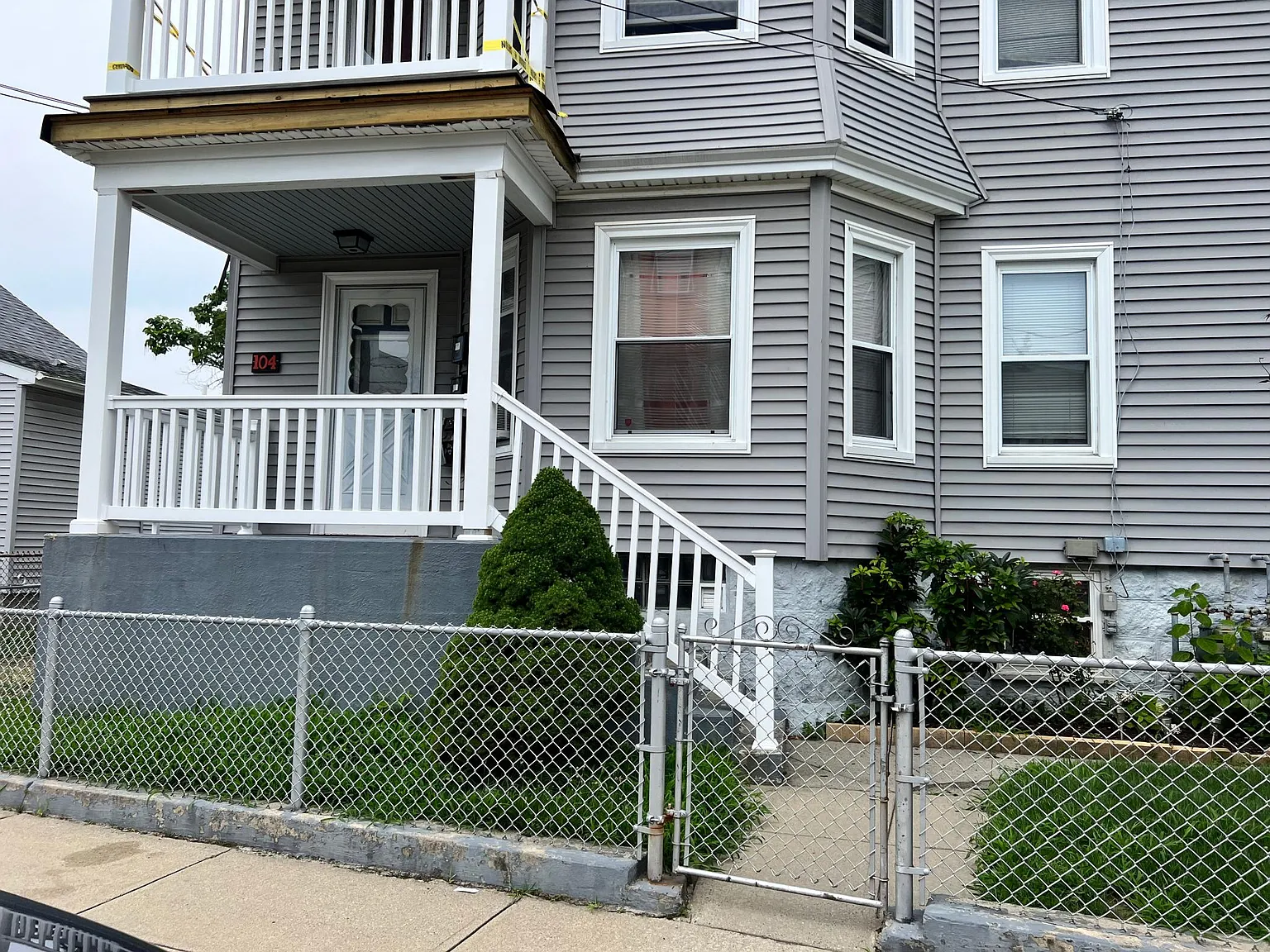 104 Almy St — Photo 2