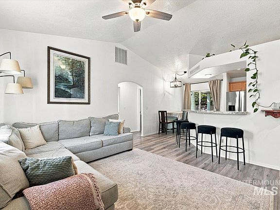 5th image of 631 N Moonglow Ave