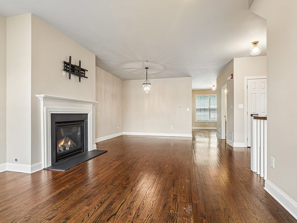1st image of 36 Bloomfield Ave