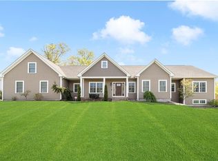 14 Lincoln Meadows Dr, Lincoln, RI 02865